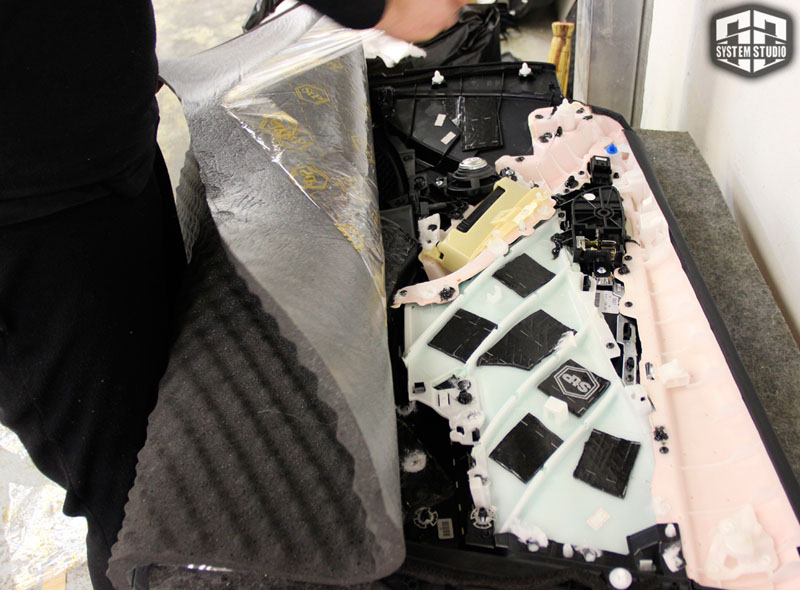 шумоизоляция антискрип дверей Infiniti Q50S