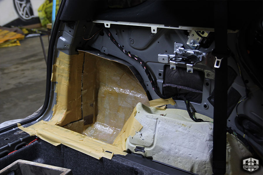 Изготовление корпуса сабвуфера стелс в Mercedes ML W166 